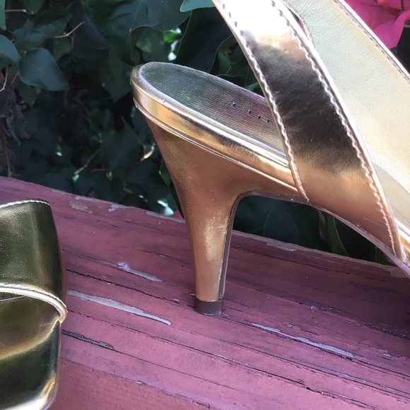 Gold High Heels Shoe - Picture 8 of 9